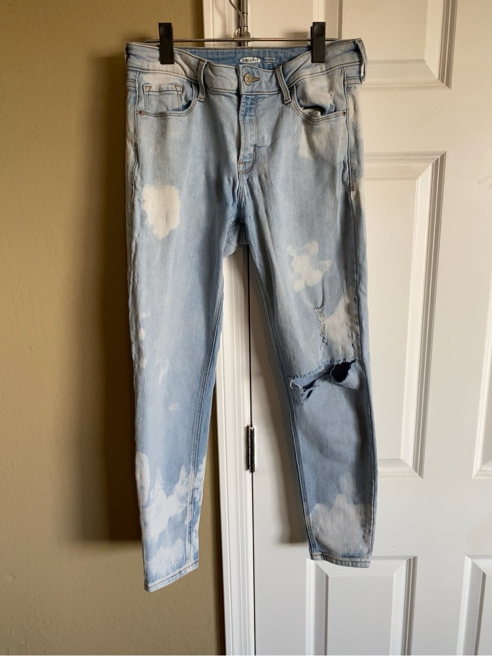Old Navy Rockstar Super Skinny Ankle Jeans Size 8 Light Wash Distressed Raw Hem